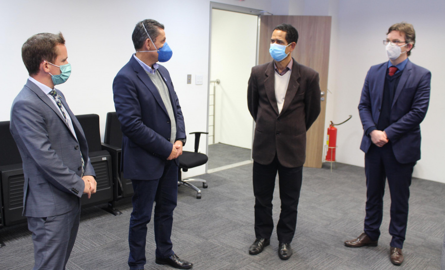 O Secretário da Segurança Pública do Paraná, Romulo Marinho Soares, recebeu, nesta semana, o reitor da Universidade Estadual de Ponta Grossa (UEPG), professor Miguel Sanches Neto e o Deputado Estadual Rodrigo Stacho para continuidade de tratativas referente à implantação do Instituto Médico Legal (IML) no campus da UEPG.  -  Curitiba, 16/07/2021  -  Foto: SESP-PR