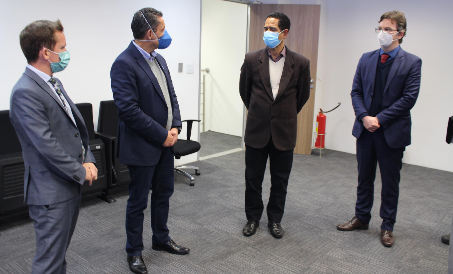 O Secretário da Segurança Pública do Paraná, Romulo Marinho Soares, recebeu, nesta semana, o reitor da Universidade Estadual de Ponta Grossa (UEPG), professor Miguel Sanches Neto e o Deputado Estadual Rodrigo Stacho para continuidade de tratativas referente à implantação do Instituto Médico Legal (IML) no campus da UEPG.  -  Curitiba, 16/07/2021  -  Foto: SESP-PR