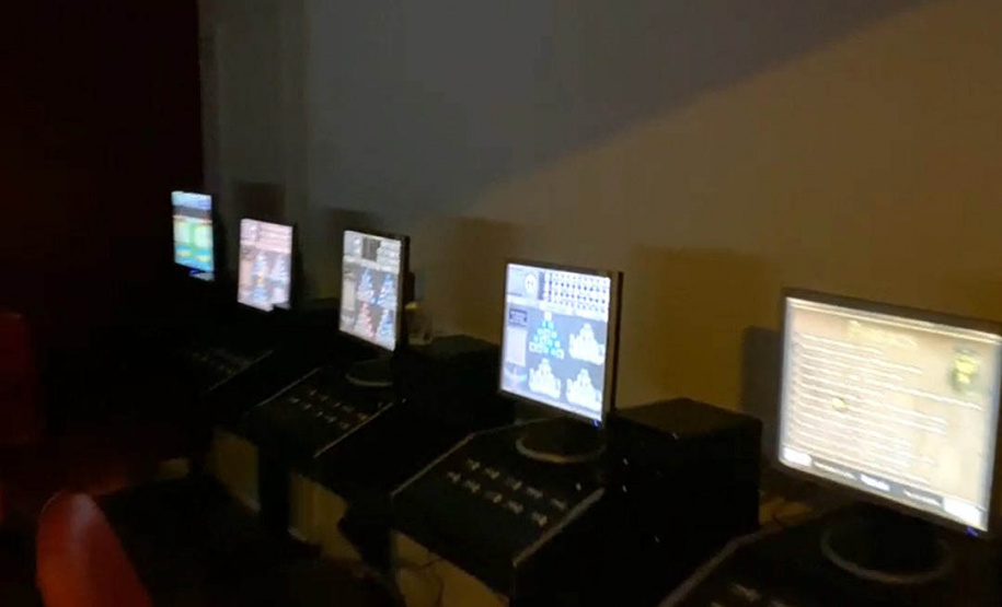 As equipes da Ação Integrada de Fiscalização Urbana (AIFU) abordaram pontos comerciais e flagraram aglomerações de pessoas de quinta-feira (15/07) para sexta-feira (16/07) e de sexta-feira para sábado (17/07) em Curitiba. Ao todo, foram fechados 13 locais e aplicadas 26 multas administrativas. Cerca de 730 pessoas foram encontradas nos locais abordados pelas equipes de fiscalização coordenadas pela Polícia Militar do Paraná.  -  Curitiba, 17/07/2021  -  Foto: PMPR/SESP-PR