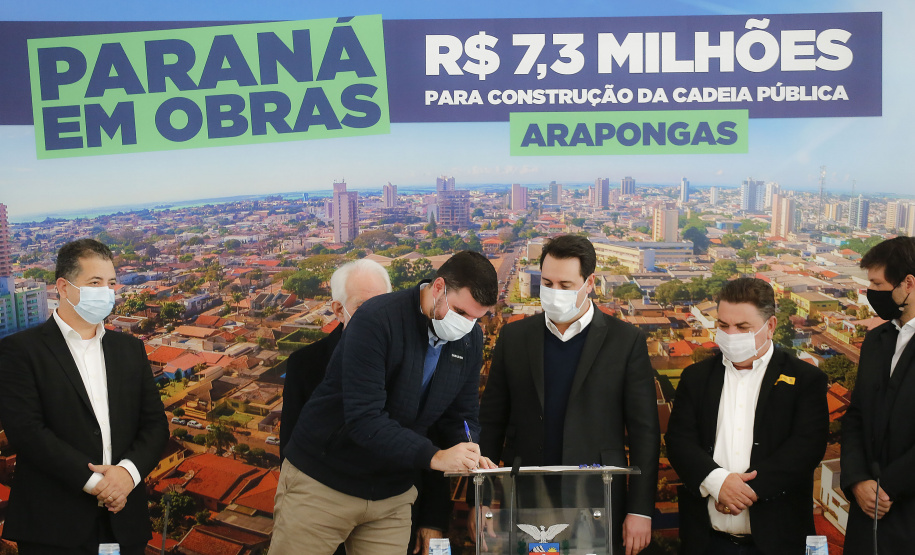 Governador Carlos Massa Ratinho Junior, durante solenidade assinatura de ordem serviços para construção da Cadeia Pública e pavimentação de estradas rurais em Arapongas - Curitiba, 19/07/2021 - Foto: Jonathan Campos/AEN