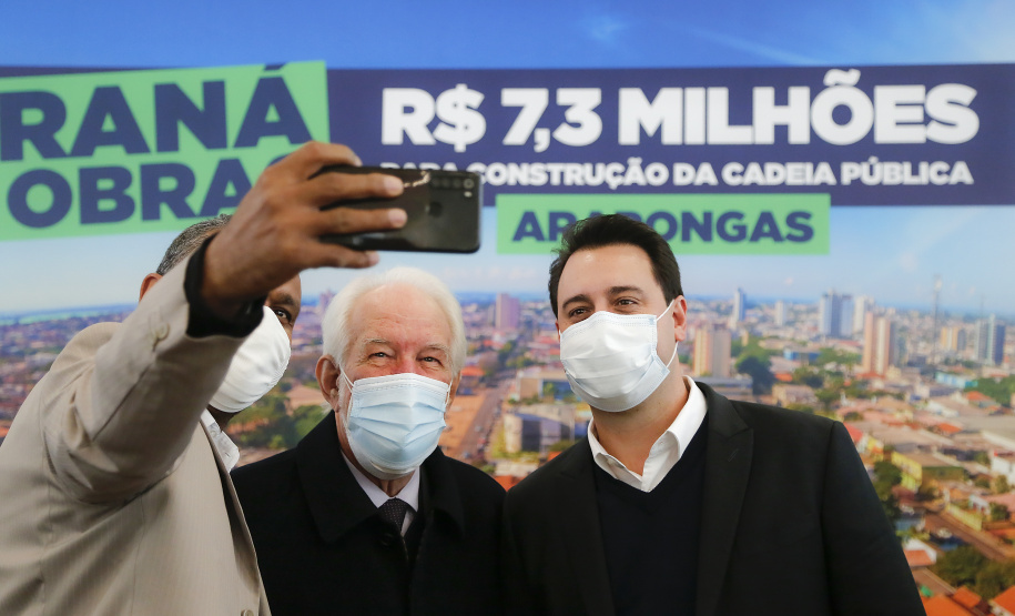 Governador Carlos Massa Ratinho Junior, durante solenidade assinatura de ordem serviços para construção da Cadeia Pública e pavimentação de estradas rurais em Arapongas - Curitiba, 19/07/2021 - Foto: Jonathan Campos/AEN
