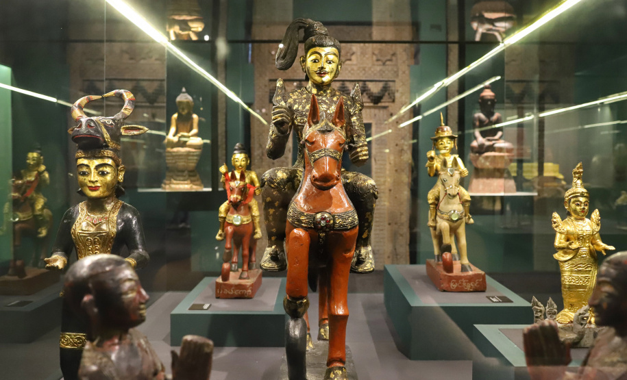 O Museu Oscar Niemeyer (MON) recebeu neste mês de julho mais 93 obras de arte asiática, uma complementação da doação de quase 3 mil peças feita em 2018 pelo professor e diplomata Fausto Godoy. -  Curitiba, 19/07/2021  -  Foto:  José Fernando Ogura/AEN