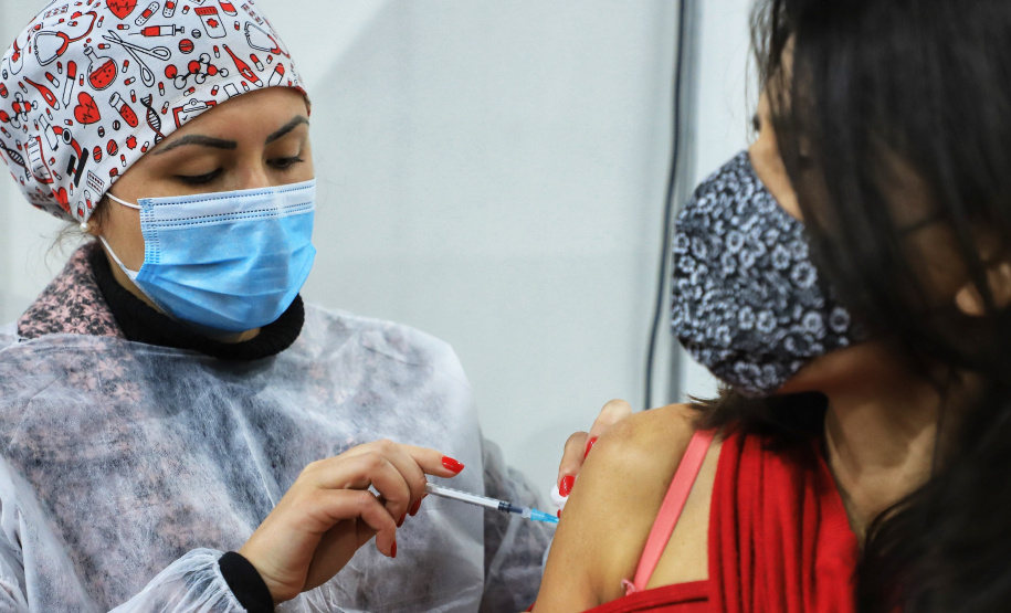 7 milhões de doses foram aplicadas no Paraná; 63% dos adultos já receberam uma vacina
Foto: Jose Fernando Ogura /AEN