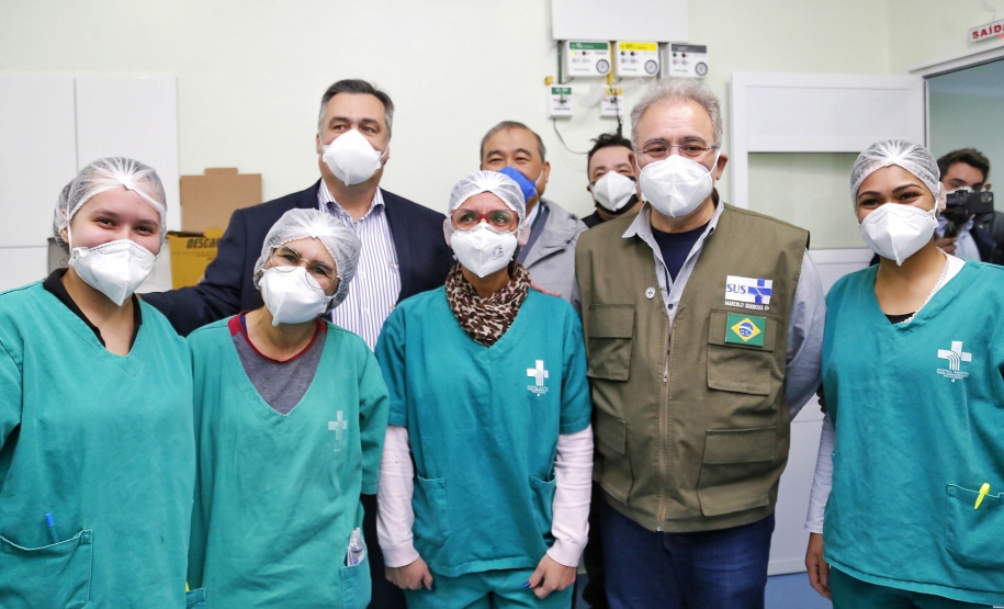 O secretário de Estado da Saúde, Beto Preto acompanha o ministro da Saúde, Marcelo Queiroga, nesta terça-feira (20) no Hospital Municipal Padre Germano Lauck em Foz do Iguaçu. Foto: Gilson Abreu/AEN