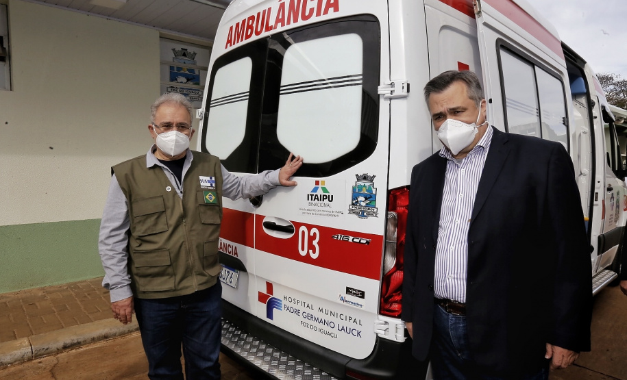 O secretário de Estado da Saúde, Beto Preto acompanha o ministro da Saúde, Marcelo Queiroga, nesta terça-feira (20) no Hospital Municipal Padre Germano Lauck em Foz do Iguaçu. Foto: Gilson Abreu/AEN