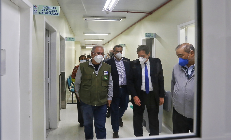 O secretário de Estado da Saúde, Beto Preto acompanha o ministro da Saúde, Marcelo Queiroga, nesta terça-feira (20) no Hospital Municipal Padre Germano Lauck em Foz do Iguaçu. Foto: Gilson Abreu/AEN