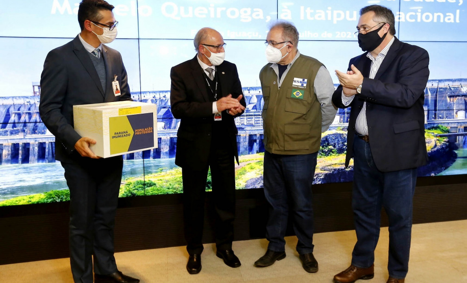 O secretário de Estado da Saúde, Beto Preto acompanha o ministro da Saúde, Marcelo Queiroga, nesta terça-feira (20) na Itaipu Binacional em Foz do Iguaçu. Foto: Gilson Abreu/AEN