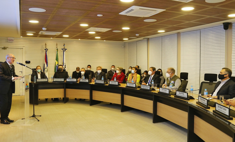 O secretário de Estado da Saúde, Beto Preto acompanha o ministro da Saúde, Marcelo Queiroga, nesta terça-feira (20) na Itaipu Binacional em Foz do Iguaçu. Foto: Gilson Abreu/AEN