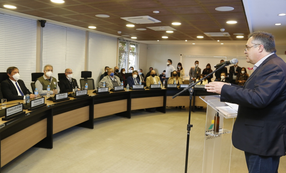 O secretário de Estado da Saúde, Beto Preto acompanha o ministro da Saúde, Marcelo Queiroga, nesta terça-feira (20) na Itaipu Binacional em Foz do Iguaçu. Foto: Gilson Abreu/AEN