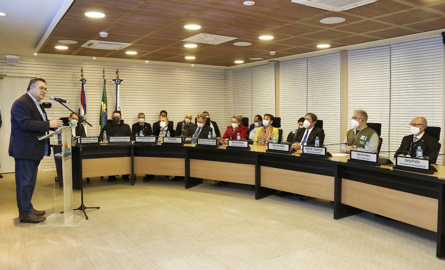 O secretário de Estado da Saúde, Beto Preto acompanha o ministro da Saúde, Marcelo Queiroga, nesta terça-feira (20) na Itaipu Binacional em Foz do Iguaçu. Foto: Gilson Abreu/AEN
