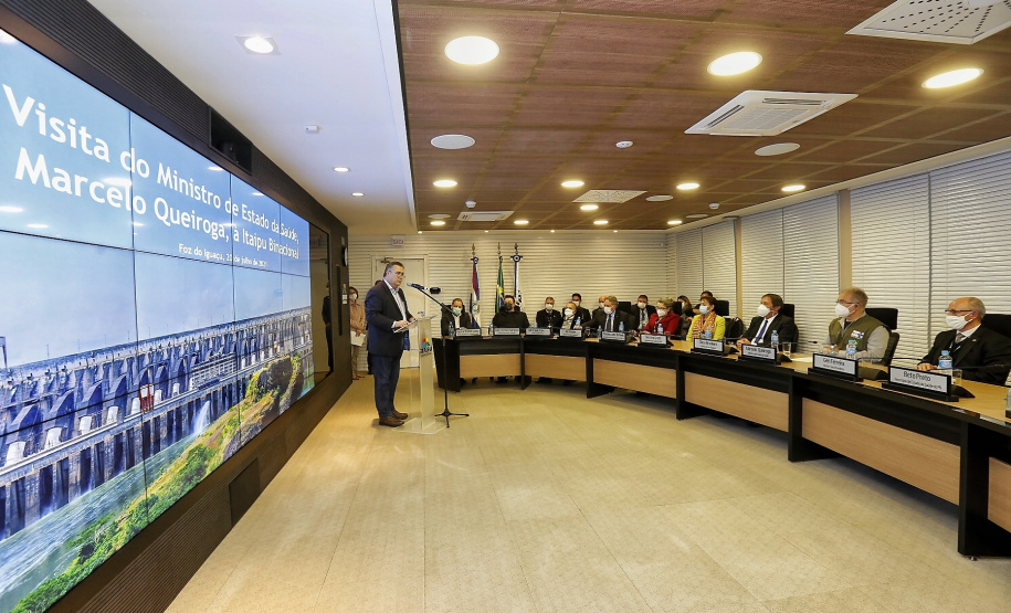 O secretário de Estado da Saúde, Beto Preto acompanha o ministro da Saúde, Marcelo Queiroga, nesta terça-feira (20) na Itaipu Binacional em Foz do Iguaçu. Foto: Gilson Abreu/AEN