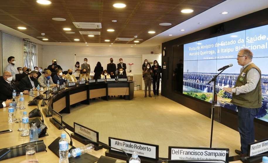 O secretário de Estado da Saúde, Beto Preto acompanha o ministro da Saúde, Marcelo Queiroga, nesta terça-feira (20) na Itaipu Binacional em Foz do Iguaçu. Foto: Gilson Abreu/AEN