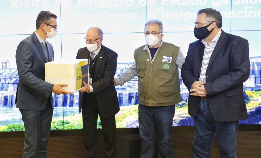 O secretário de Estado da Saúde, Beto Preto acompanha o ministro da Saúde, Marcelo Queiroga, nesta terça-feira (20) na Itaipu Binacional em Foz do Iguaçu. Foto: Gilson Abreu/AEN