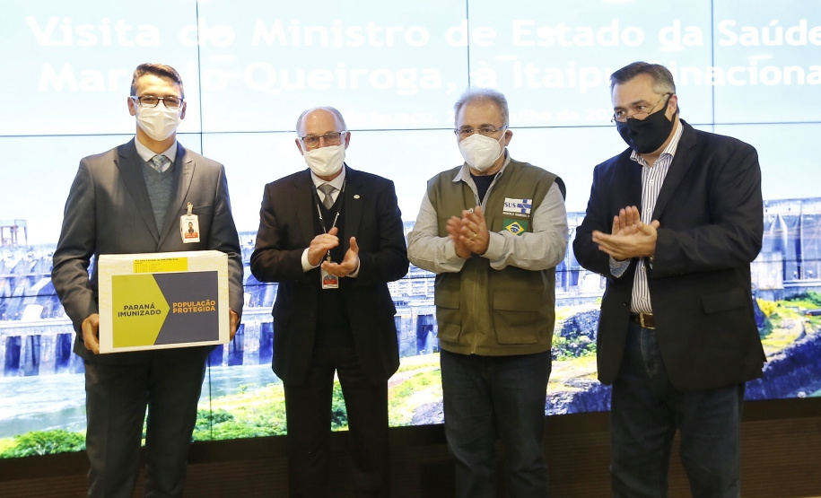 O secretário de Estado da Saúde, Beto Preto acompanha o ministro da Saúde, Marcelo Queiroga, nesta terça-feira (20) na Itaipu Binacional em Foz do Iguaçu. Foto: Gilson Abreu/AEN