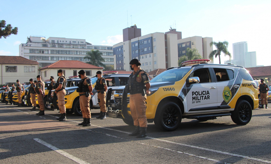01-06-2020 Operação Pagamento. Mais policiamento ostensivo e preventivo nas ruas e maior sensação de segurança para a população são as principais mudanças após a regulamentação da Diária Especial por Atividade de Extrajornad - a Voluntária (DEAEV) para policiais e bombeiros militares. - Soldado Fernando Chauchuti