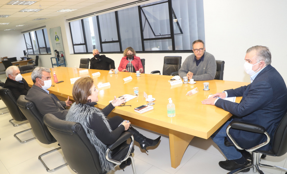 O secretário da Justiça, Família e Trabalho, Ney Leprevost, recebeu nesta terça-feira (20) a confirmação da estruturação completa de todos os conselhos tutelares no Estado. A informação foi dada pelo secretário Nacional dos Direitos da Criança, vinculado ao Ministério da Mulher, Família e Direitos Humanos, Maurício Cunha. - Curitiba, 21/07/2021 - Foto: SEJUF