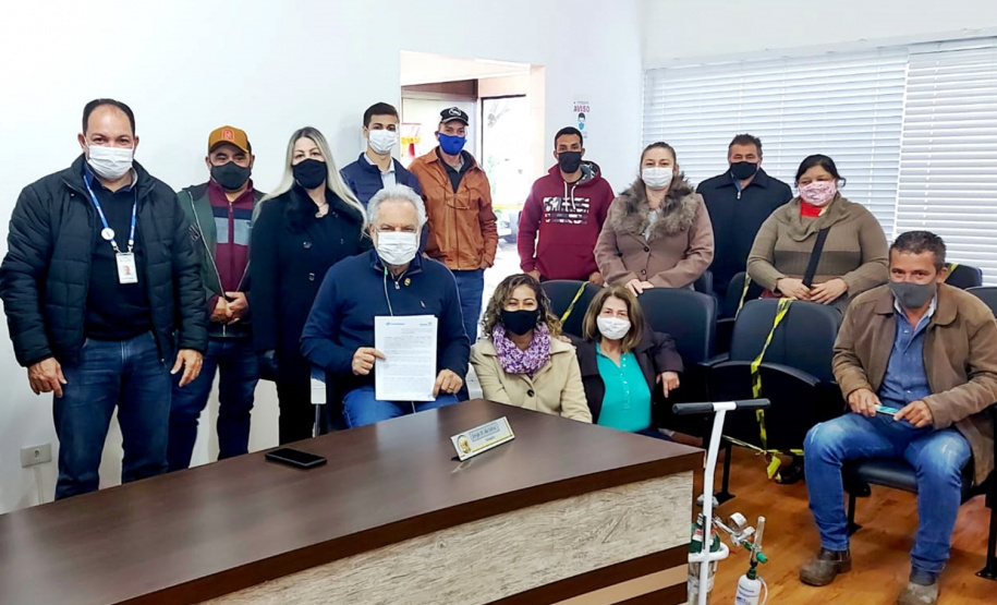 Sanepar leva água tratada para comunidade Córrego D Ouro em Califórnia
Convênio assinado com prefeitura de Califórnia resolve problema de abastecimento na Comunidade Córrego D’Ouro

Foto: Sanepar