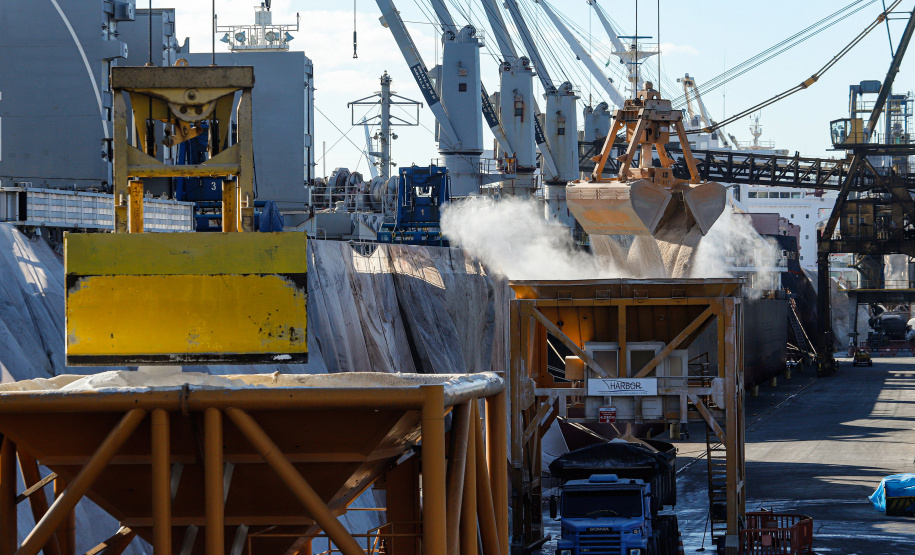 O movimento histórico na importação nacional de fertilizantes refletiu no volume desembarcado pelos portos paranaenses. - Paranaguá, 21/07/2021 - Foto: Rodrigo Felix Leal/SEIL
