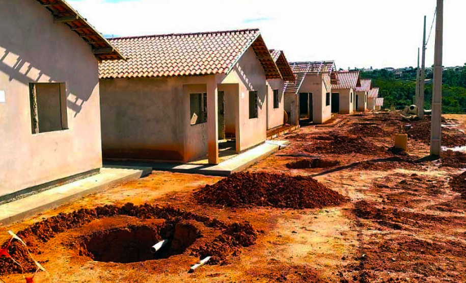 Técnicos da Cohapar vistoriaram nesta quarta-feira (21) as obras de dois novos conjuntos em construção pelo Governo do Estado no Norte Pioneiro. São 47 novas moradias em Figueira e 74 em Curiúva, que recebem investimentos de R$ 9,5 milhões do programa Casa Fácil Paraná. (Foto: Michael Faleiros/Cohapar)