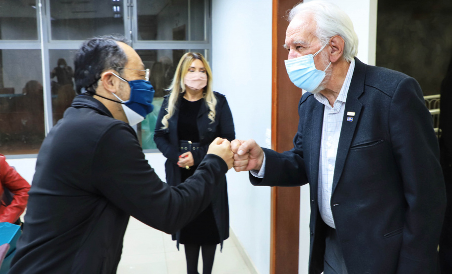 O governador em exercício Darci Piana, conheceu nesta quarta-feira (21), em Londrina, na Região Norte, as instalações da Fiação Bratac, um dos principais elos da cadeia no Estado, responsável pela produção do bicho-da-seda e do fio e também pela comercialização do produto final. - Londrina, 21/07/2021 - Foto: José Fernando Ogura/AEN