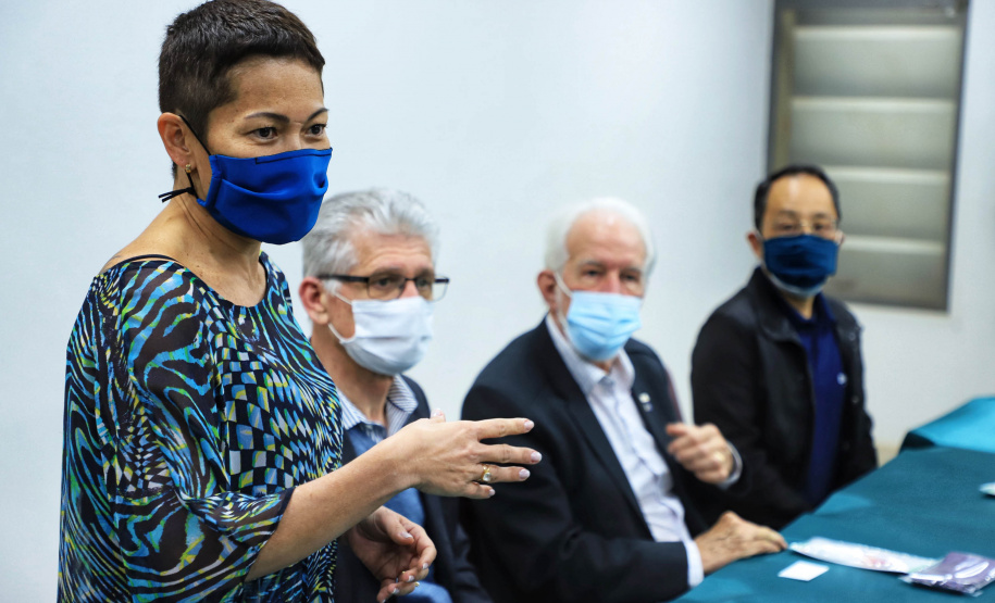 O governador em exercício Darci Piana, conheceu nesta quarta-feira (21), em Londrina, na Região Norte, as instalações da Fiação Bratac, um dos principais elos da cadeia no Estado, responsável pela produção do bicho-da-seda e do fio e também pela comercialização do produto final. - Londrina, 21/07/2021 - Foto: José Fernando Ogura/AEN