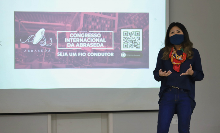 O governador em exercício Darci Piana, conheceu nesta quarta-feira (21), em Londrina, na Região Norte, as instalações da Fiação Bratac, um dos principais elos da cadeia no Estado, responsável pela produção do bicho-da-seda e do fio e também pela comercialização do produto final. - Londrina, 21/07/2021 - Foto: José Fernando Ogura/AEN