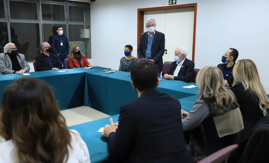 O governador em exercício Darci Piana, conheceu nesta quarta-feira (21), em Londrina, na Região Norte, as instalações da Fiação Bratac, um dos principais elos da cadeia no Estado, responsável pela produção do bicho-da-seda e do fio e também pela comercialização do produto final. - Londrina, 21/07/2021 - Foto: José Fernando Ogura/AEN