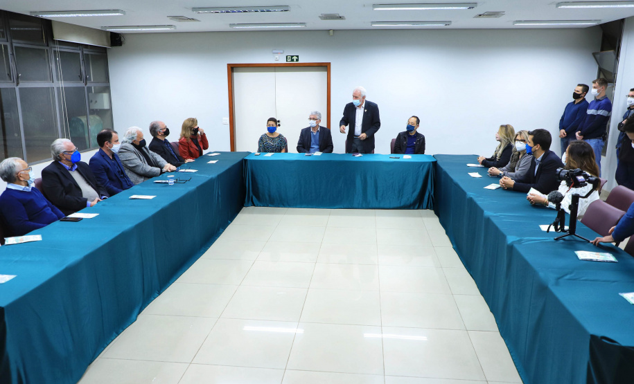 O governador em exercício Darci Piana, conheceu nesta quarta-feira (21), em Londrina, na Região Norte, as instalações da Fiação Bratac, um dos principais elos da cadeia no Estado, responsável pela produção do bicho-da-seda e do fio e também pela comercialização do produto final. - Londrina, 21/07/2021 - Foto: José Fernando Ogura/AEN