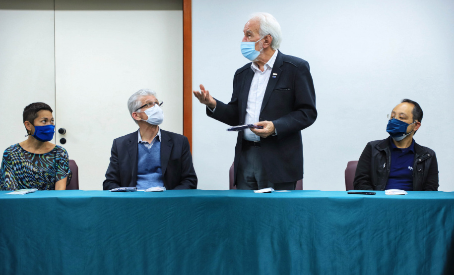 O governador em exercício Darci Piana, conheceu nesta quarta-feira (21), em Londrina, na Região Norte, as instalações da Fiação Bratac, um dos principais elos da cadeia no Estado, responsável pela produção do bicho-da-seda e do fio e também pela comercialização do produto final. - Londrina, 21/07/2021 - Foto: José Fernando Ogura/AEN