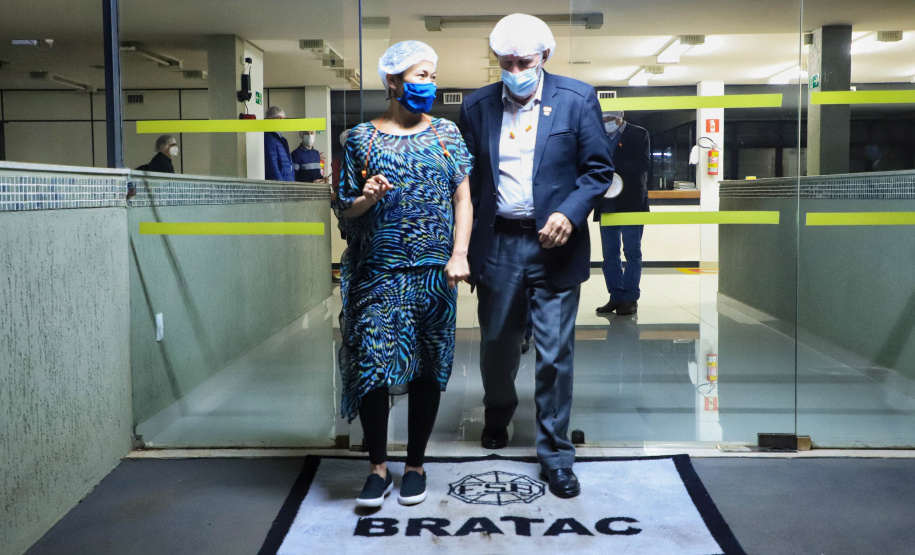 O governador em exercício Darci Piana, conheceu nesta quarta-feira (21), em Londrina, na Região Norte, as instalações da Fiação Bratac, um dos principais elos da cadeia no Estado, responsável pela produção do bicho-da-seda e do fio e também pela comercialização do produto final. - Londrina, 21/07/2021 - Foto: José Fernando Ogura/AEN