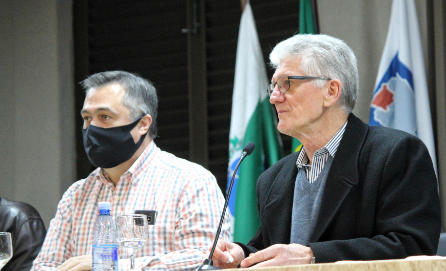 Na quarta-feira (21), em Cascavel, foi lançado o ?Manual do Secretário?, cartilha produzida pela equipe do Instituto de Desenvolvimento Rural do Paraná Iapar-Emater (IDR-Paraná) da região