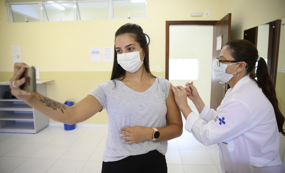 No Paraná, 2,1 milhões de pessoas entre 18 e 59 anos já foram vacinadas contra a Covid-19
Foto: Geraldo Bubniak/AEN