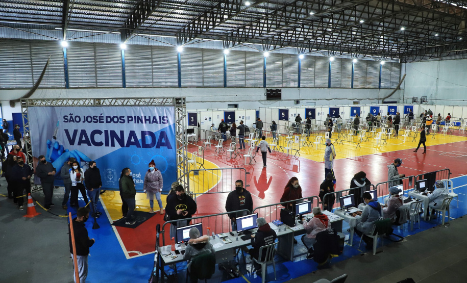 No Paraná, 2,1 milhões de pessoas entre 18 e 59 anos já foram vacinadas contra a Covid-19 Foto: Jose Fernando Ogura /AEN