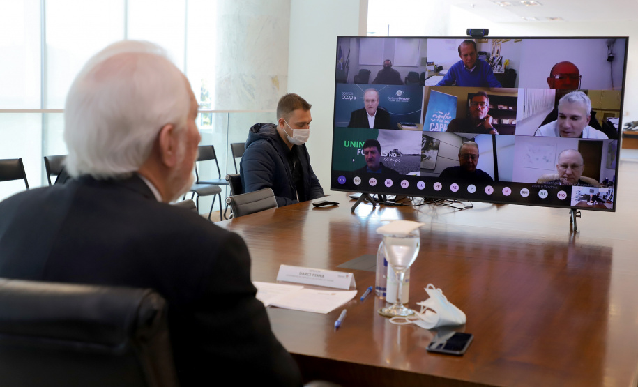 Governador em exercício, Darci Piana, durante reunião com a Ocepar  -  Curitiba, 22/07/2021  -  Foto: Ari Dias/AEN
