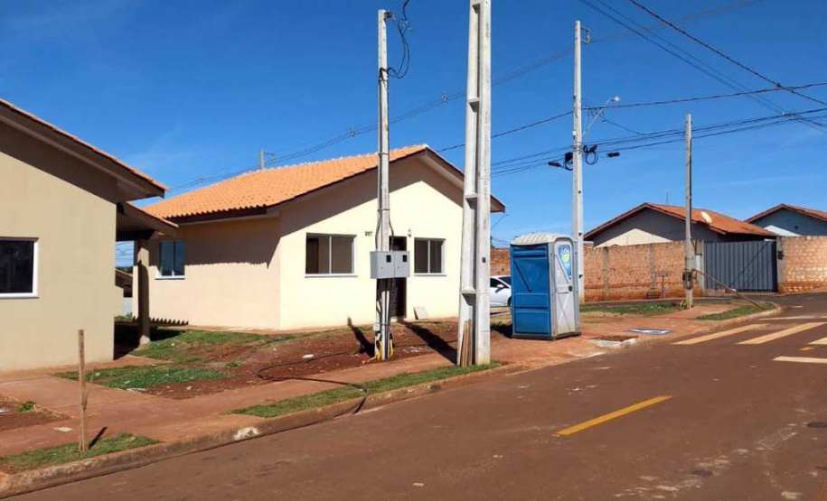 Técnicos da Cohapar realizaram nesta quinta-feira (22) a última vistoria da obra de construção de 56 casas populares em Cambará, no Norte Pioneiro, que serão entregues em agosto. A seleção dos beneficiários está em andamento e 30 famílias já foram aprovadas de acordo com os critérios do programa Casa Fácil Paraná. Foto: Lucio Bonacin/Cohapar
