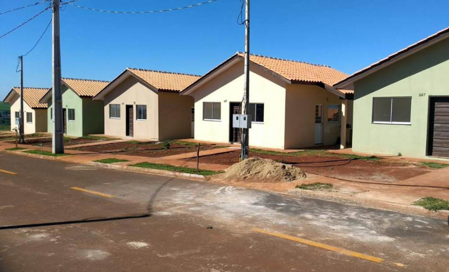 Técnicos da Cohapar realizaram nesta quinta-feira (22) a última vistoria da obra de construção de 56 casas populares em Cambará, no Norte Pioneiro, que serão entregues em agosto. A seleção dos beneficiários está em andamento e 30 famílias já foram aprovadas de acordo com os critérios do programa Casa Fácil Paraná. Foto: Lucio Bonacin/Cohapar
