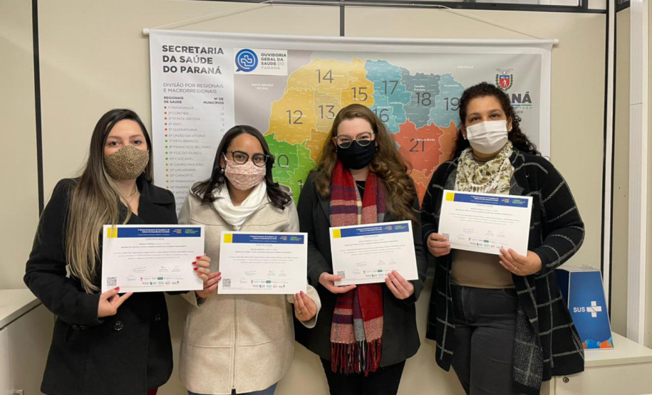 A Ouvidoria Geral da Saúde teve o trabalho reconhecido no 6º Prêmio Inova Saúde Paraná, após apresentar o relato de atendimento à população durante a vacinação contra a Covid-19, com mais de 2,5 mil manifestações recebidas de janeiro a maio, pelo nível central da Ouvidoria, dentro da sede da Secretaria de Estado da Saúde, em Curitiba. - Curitiba, 22/07/2021 - Foto: SESA