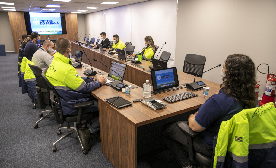 Com a promoção de workshops com prestadores de serviços portuários, equipe da Diretoria de Meio Ambiente da empresa pública visa aperfeiçoar os procedimentos para promover segurança ambiental, saúde e segurança no trabalho. -  Paranaguá, 22/07/2021  -  Foto: Claudio Neves/Portos do Paraná