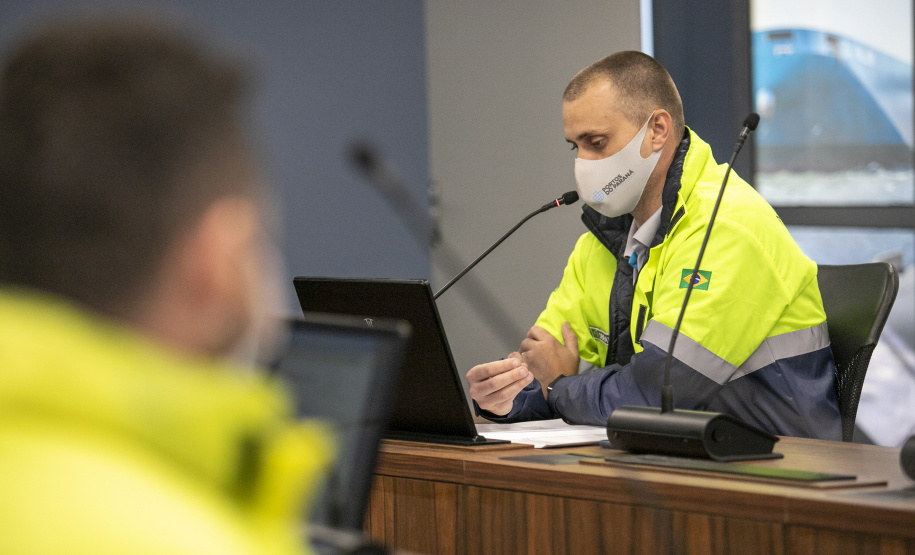 Com a promoção de workshops com prestadores de serviços portuários, equipe da Diretoria de Meio Ambiente da empresa pública visa aperfeiçoar os procedimentos para promover segurança ambiental, saúde e segurança no trabalho. -  Paranaguá, 22/07/2021  -  Foto: Claudio Neves/Portos do Paraná