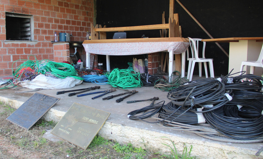 Um casal foi preso e cerca de 600 quilos de fios metálicos apreendidos durante uma ação integrada entre as forças de segurança pública e Coordenada pela Polícia Civil do Paraná. Denominada Operação Metal Nobre III, a ação que aconteceu nesta quinta-feira (22/07), contou com a Polícia Militar, a Guarda Municipal de Curitiba e outros órgão municipais e apoio da Copel e da Sanepar. -  Curitiba, 23/07/2021  -  Foto: SESP-PR