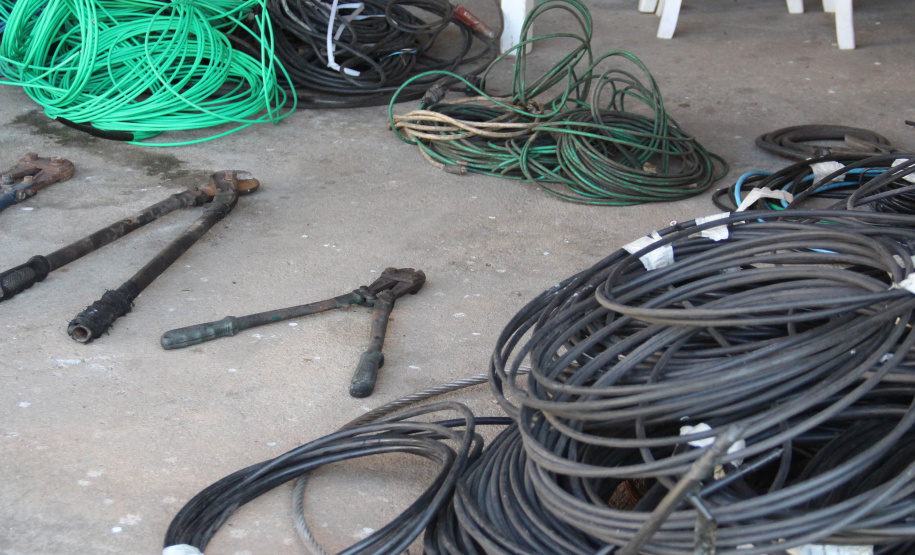 Um casal foi preso e cerca de 600 quilos de fios metálicos apreendidos durante uma ação integrada entre as forças de segurança pública e Coordenada pela Polícia Civil do Paraná. Denominada Operação Metal Nobre III, a ação que aconteceu nesta quinta-feira (22/07), contou com a Polícia Militar, a Guarda Municipal de Curitiba e outros órgão municipais e apoio da Copel e da Sanepar. -  Curitiba, 23/07/2021  -  Foto: SESP-PR