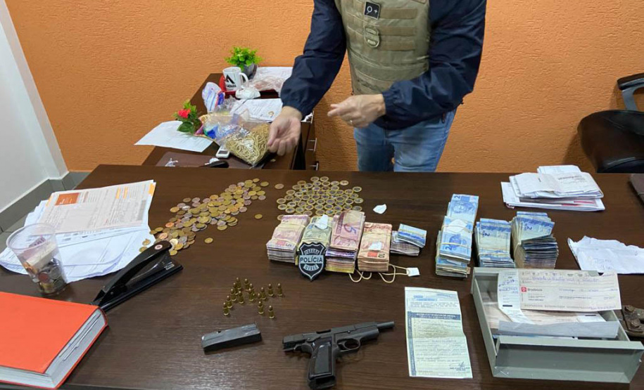 A Polícia Civil do Paraná (PCPR) prendeu três pessoas de uma mesma família de líderes religiosos envolvidos no aliciamento de crianças e adolescentes com intuito de submetê-las ao trabalho escravo. Ao menos cinco crianças foram vítimas dos indivíduos. A ação aconteceu nesta sexta-feira (23), em Maringá, no Norte do Estado. - Maringá, 23/07/2021  -  Foto: Polícia Civil do Paraná