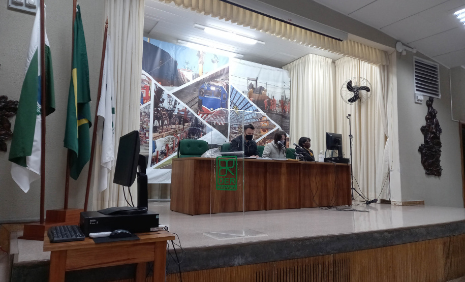 O Departamento de Estradas de Rodagem do Paraná (DER/PR) abriu nesta sexta-feira (23) os envelopes com os documentos de habilitação das empresas que disputam os serviços de conservação e manutenção de 307,56 quilômetros de rodovias na região Noroeste do Estado. - Curitiba, 23/07/2021 - Foto: DER-PR