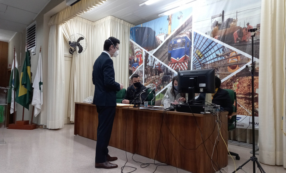 O Departamento de Estradas de Rodagem do Paraná (DER/PR) abriu nesta sexta-feira (23) os envelopes com os documentos de habilitação das empresas que disputam os serviços de conservação e manutenção de 307,56 quilômetros de rodovias na região Noroeste do Estado. - Curitiba, 23/07/2021 - Foto: DER-PR