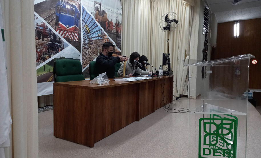 O Departamento de Estradas de Rodagem do Paraná (DER/PR) abriu nesta sexta-feira (23) os envelopes com os documentos de habilitação das empresas que disputam os serviços de conservação e manutenção de 307,56 quilômetros de rodovias na região Noroeste do Estado. - Curitiba, 23/07/2021 - Foto: DER-PR