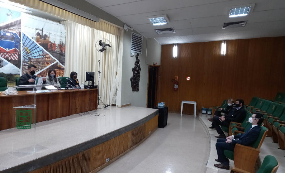 O Departamento de Estradas de Rodagem do Paraná (DER/PR) abriu nesta sexta-feira (23) os envelopes com os documentos de habilitação das empresas que disputam os serviços de conservação e manutenção de 307,56 quilômetros de rodovias na região Noroeste do Estado. - Curitiba, 23/07/2021 - Foto: DER-PR