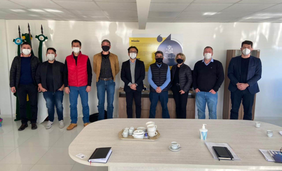 PALMEIRA - O diretor-presidente da Fomento Paraná, Heraldo Neves, o diretor de Mercado, Vinícius Rocha, e a assessora de Relações Institucionais, Emilia Belinati, percorreram municípios dos Campos Gerais, do sul e sudeste do estado nesta quinta (22) e sexta-feira (23) para encontros com prefeitos, gestores e associações comerciais. - Curitiba, 23/07/2021 - Foto: Fomento Paraná