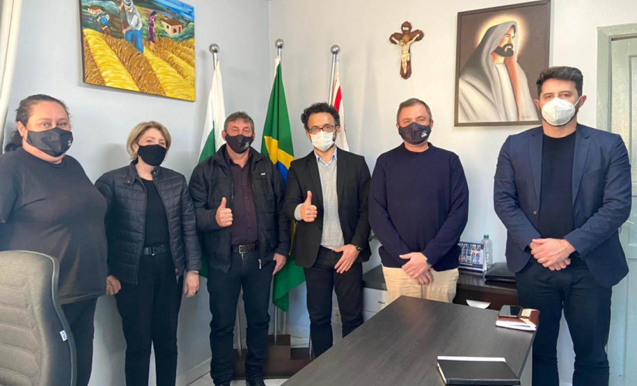 PAULO FRONTIN - O diretor-presidente da Fomento Paraná, Heraldo Neves, o diretor de Mercado, Vinícius Rocha, e a assessora de Relações Institucionais, Emilia Belinati, percorreram municípios dos Campos Gerais, do sul e sudeste do estado nesta quinta (22) e sexta-feira (23) para encontros com prefeitos, gestores e associações comerciais. - Curitiba, 23/07/2021 - Foto: Fomento Paraná