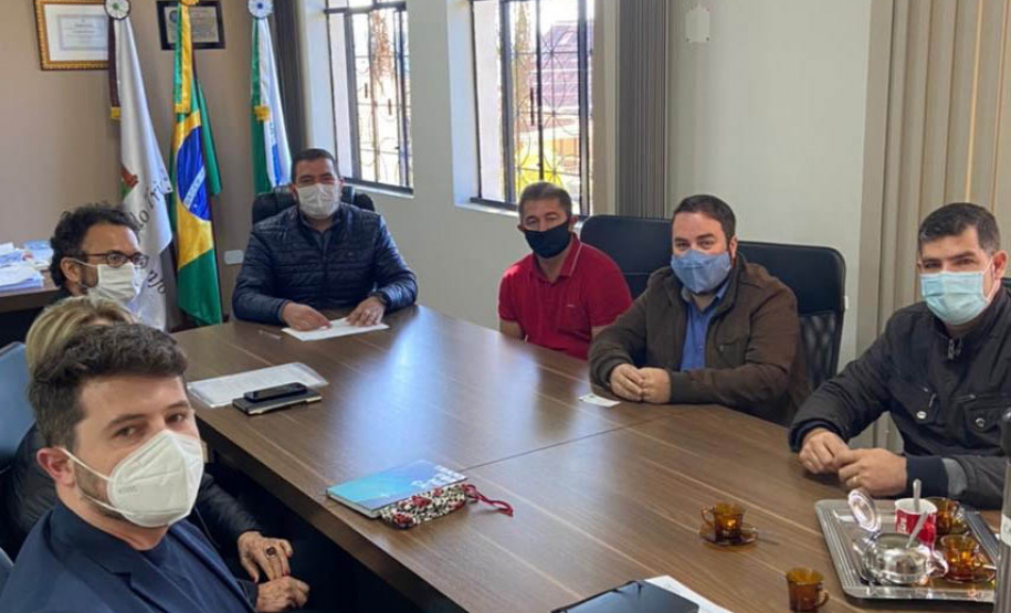 SÃO JOÃO DO TRIUNFO - O diretor-presidente da Fomento Paraná, Heraldo Neves, o diretor de Mercado, Vinícius Rocha, e a assessora de Relações Institucionais, Emilia Belinati, percorreram municípios dos Campos Gerais, do sul e sudeste do estado nesta quinta (22) e sexta-feira (23) para encontros com prefeitos, gestores e associações comerciais. - Curitiba, 23/07/2021 - Foto: Fomento Paraná