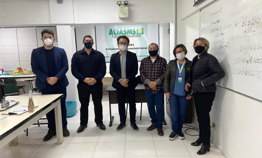 SÃO MATEUS DO SUL - O diretor-presidente da Fomento Paraná, Heraldo Neves, o diretor de Mercado, Vinícius Rocha, e a assessora de Relações Institucionais, Emilia Belinati, percorreram municípios dos Campos Gerais, do sul e sudeste do estado nesta quinta (22) e sexta-feira (23) para encontros com prefeitos, gestores e associações comerciais. - Curitiba, 23/07/2021 - Foto: Fomento Paraná